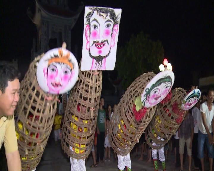 Hình nộm ông Đùng bà Đà và Đùng con.