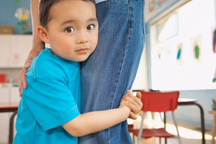 Cha mẹ cần biết những kỹ năng mà con trẻ cần khi tiếp cận người lạ.