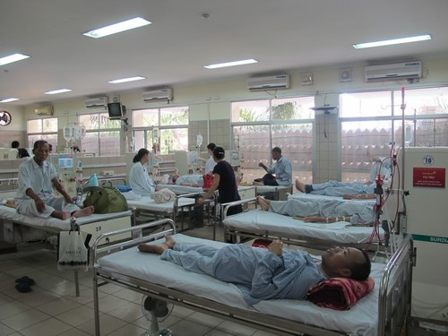 Bệnh nhân chạy thận nhân tạo tại Bệnh viện Bạch Mai. Ảnh: N.P. than1-5922-1439311512.jpg