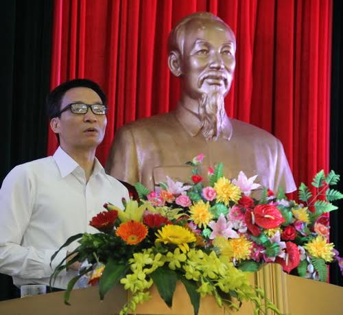 Phó Thủ tướng Vũ Đức Đam: Dù có khó cho giáo viên chúng ta cũng phải cố, khó cho Bộ, cho chính quyền chúng ta cũng phải cố, miễn là tốt cho học sinh. Tóm lại, vì học sinh thì khó khăn đến đâu chúng ta cũng vẫn phải quyết tâm làm. Ảnh: Sỹ Điền Phó Thủ tướng Vũ Đức Đam: Dù có khó cho giáo viên chúng ta cũng phải cố, khó cho Bộ, cho chính quyền chúng ta cũng phải cố, miễn là tốt cho học sinh. Tóm lại, vì học sinh thì khó khăn đến đâu chúng ta cũng vẫn phải quyết tâm làm. Ảnh: Sỹ Điền