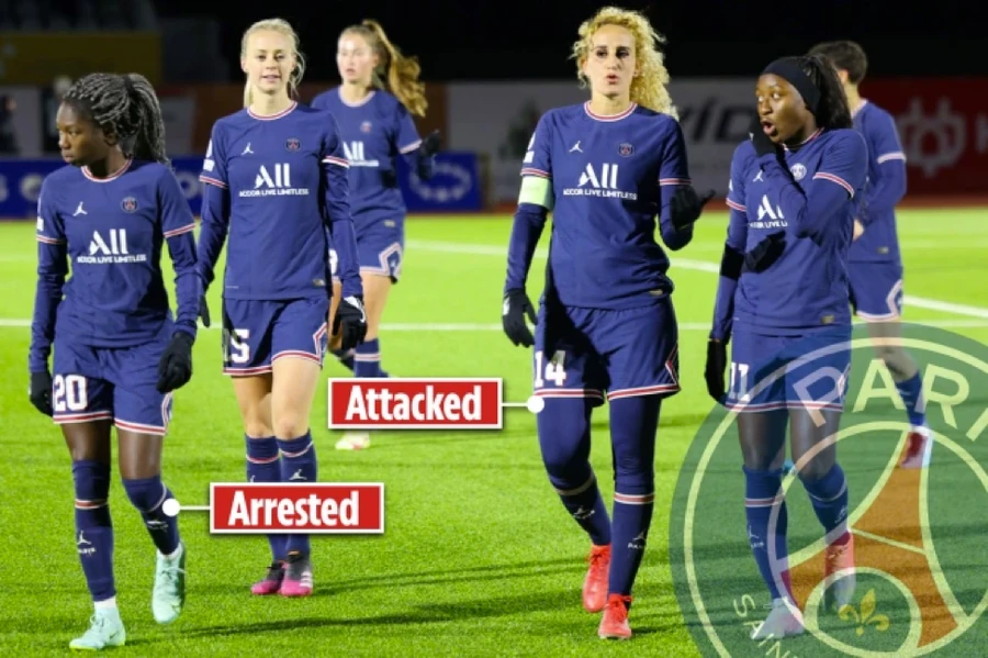 Aminata Diallo và Kheira Hamraoui trong màu áo PSG.