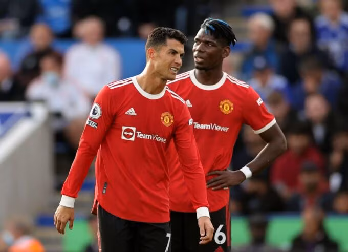 Pogba muốn được hưởng lương cao hơn đàn anh Ronaldo mới đồng ý gia hạn với Man Utd.