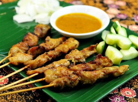 Học người Malaysia làm món satay và nước sốt trứ danh - Ảnh 1 Hoc nguoi Malaysia lam mon satay va nuoc sot tru danh - Anh 1