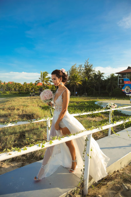 Đám cưới siêu mẫu Hà Anh: Gây sốc bằng màn rước dâu bằng trực thăng - Ảnh 2 Dam cuoi sieu mau Ha Anh: Gay soc bang man ruoc dau bang truc thang - Anh 2
