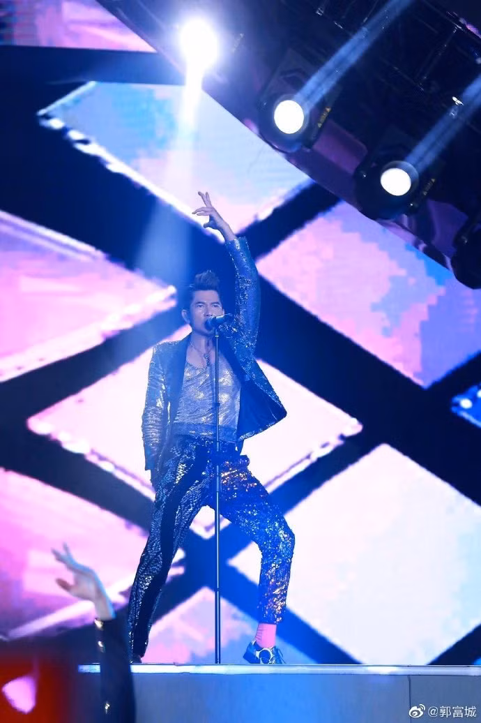 Ảnh ngày xửa ngày xưa của Quách Phú Thành được tiết lộ, đường nét trên gương mặt cực thu hút người xem ảnh 10