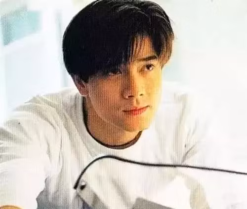 Hé lộ ảnh "ngày xưa" của Quách Phú Thành, có một chi tiết cực thu hút người xem