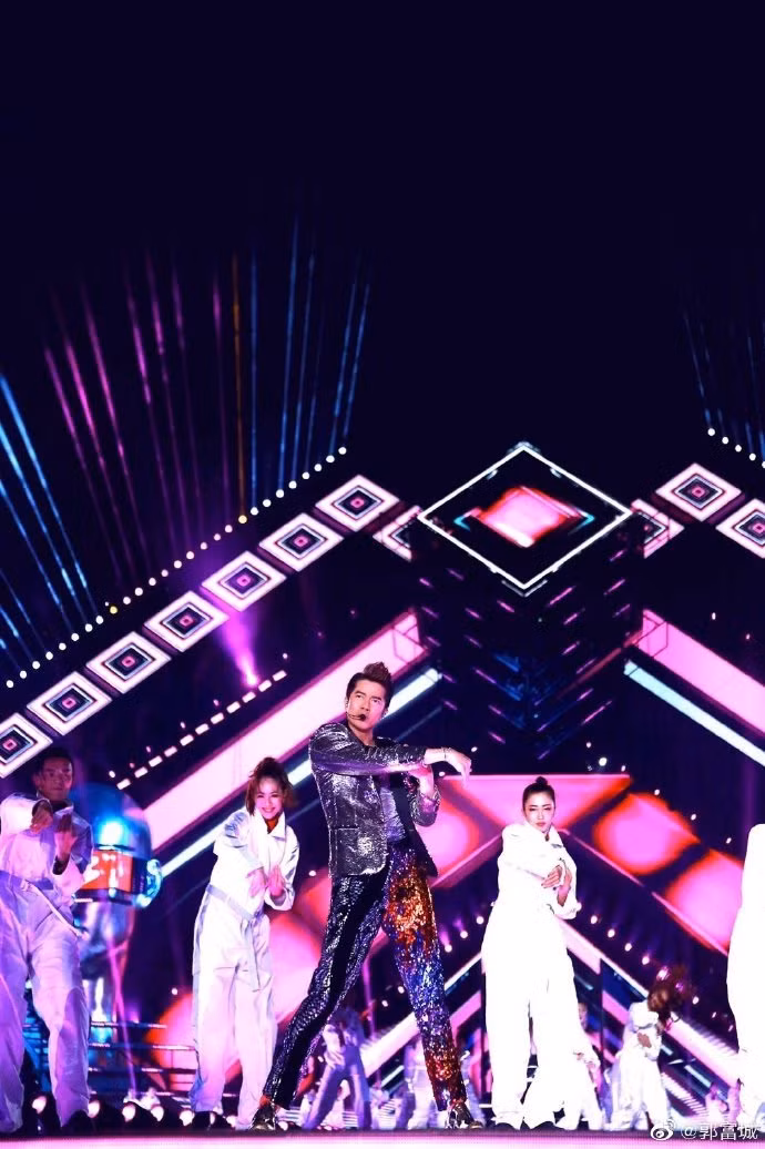 Ảnh ngày xửa ngày xưa của Quách Phú Thành được tiết lộ, đường nét trên gương mặt cực thu hút người xem ảnh 11