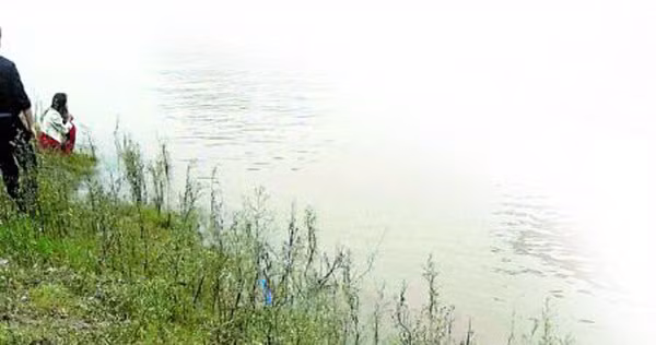 Đi tác nghiệp về ô nhiễm không khí, phóng viên tình cờ chụp được khoảnh khắc cuối cùng của cặp đôi nhảy cầu tự tử gây rùng mình - Ảnh 3.