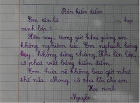 Còn học sinh này thì trình bày lý do phải viết bản kiểm điểm là do nghịch bóng bay trong giờ khai giảng.