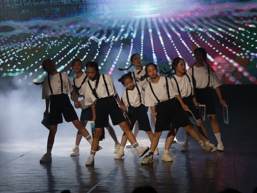 'Children', tiết mục giải Nhì bảng nhảy. Ảnh: Thanh Hoa. 'Children', tiết mục giải Nhì bảng nhảy. Ảnh: Thanh Hoa.
