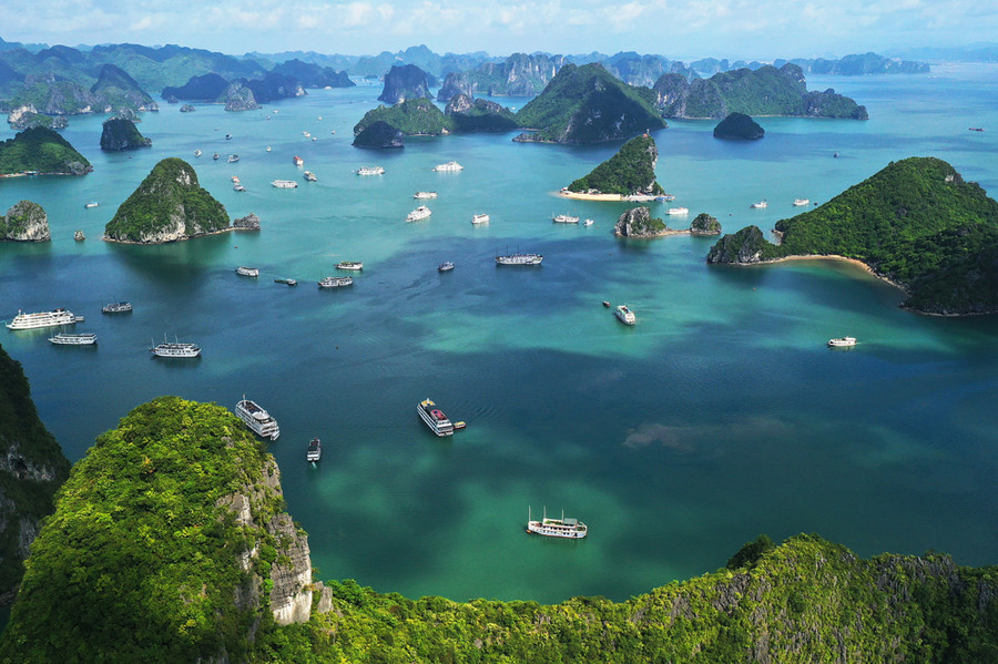 Vịnh Hạ Long. Ảnh: Đ.P. Vịnh Hạ Long. Ảnh: Đ.P.