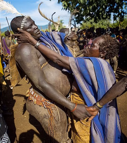 Bodi: Bộ tộc đàn ông béo nhất thế giới ảnh 2