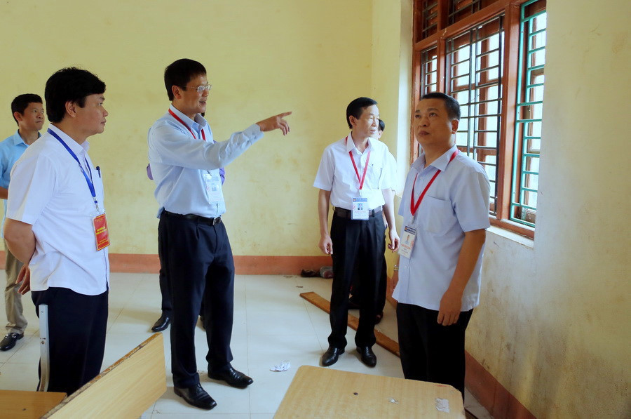 Tại các điểm thi, Thứ trưởng Lê Hải An yêu cầu phải bố trí phòng chờ cho thí sinh, đảm bảo có quạt mát, nước uống và có thầy, cô giáo trông ở đây Tại các điểm thi, Thứ trưởng Lê Hải An yêu cầu phải bố trí phòng chờ cho thí sinh, đảm bảo có quạt mát, nước uống và có thầy, cô giáo trông ở đây