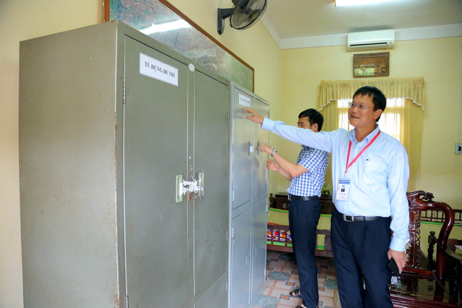 Thứ trưởng Lê Hải An yêu cầu: Tong phòng bảo quản đề thi, bài thi phải chuẩn bị hai tủ riêng rẽ: tủ bảo mật đề thi và tủ bảo quản bài thi. Thứ trưởng Lê Hải An yêu cầu: Tong phòng bảo quản đề thi, bài thi phải chuẩn bị hai tủ riêng rẽ: tủ bảo mật đề thi và tủ bảo quản bài thi.