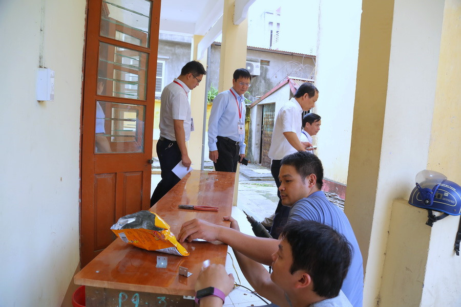 BCĐ thi tỉnh Thái Nguyên yêu cầu các nhà trường sửa chữa, làm sạch mặt bàn để chuẩn bị điều kiện tốt nhất cho công tác coi thi BCĐ thi tỉnh Thái Nguyên yêu cầu các nhà trường sửa chữa, làm sạch mặt bàn để chuẩn bị điều kiện tốt nhất cho công tác coi thi