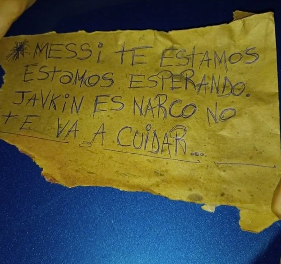 Mảnh giấy đe doạ tính mạng Messi. Mảnh giấy đe doạ tính mạng Messi.