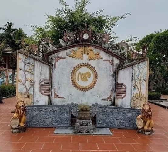 Khu lăng mộ và đền thờ Lương Đắc Bằng là Di tích văn hoá – lịch sử cấp quốc gia.