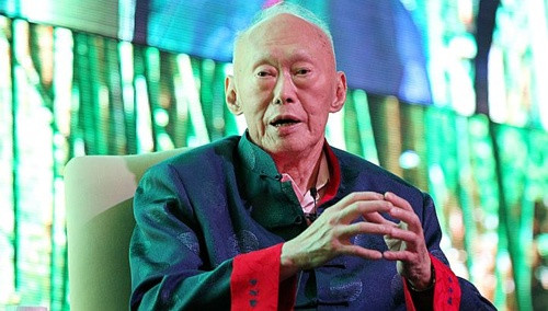Cựu thủ tướng Singapore Lý Quang Diệu trong một lần xuất hiện vào tháng 3/2013. Ảnh: AFP lkysc2003e-0-6201-1426762295.jpg
