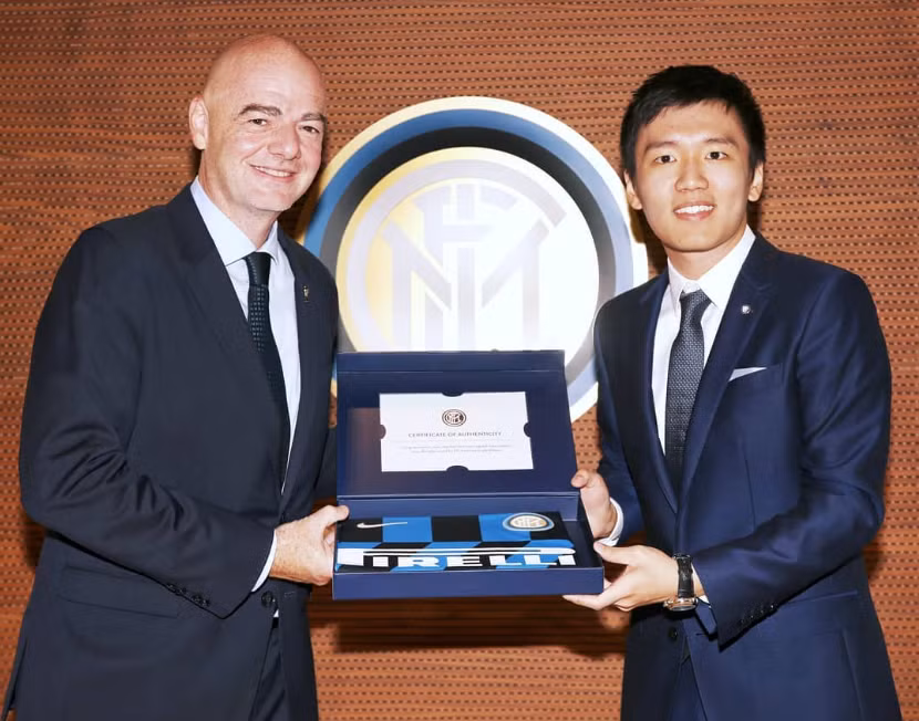 Chủ tịch Inter Milan Steven Zhang và Chủ tịch FIFA Gianni Infantino.