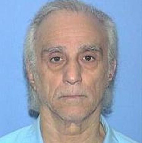 Harry Aleman bị phạt 300 năm tù giam vì tội giết người và mua chuộc bồi thẩm đoàn. Harry Aleman bị phạt 300 năm tù giam vì tội giết người và mua chuộc bồi thẩm đoàn.