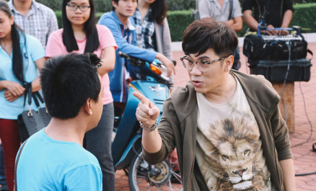 Thành Lộc phải nhập viện bó thuốc sau khi đóng phim - Ảnh 7 Thanh Loc phai nhap vien bo thuoc sau khi dong phim - Anh 7
