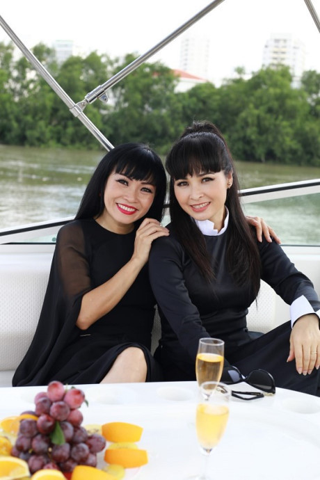 Trang Nhung rủ Phương Thanh thư giãn du thuyền 5 sao - Ảnh 4 Trang Nhung ru Phuong Thanh thu gian du thuyen 5 sao - Anh 4
