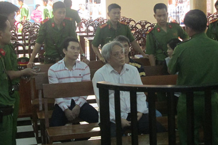 Xét xử “trùm” buôn lậu đường cát ở miền Tây