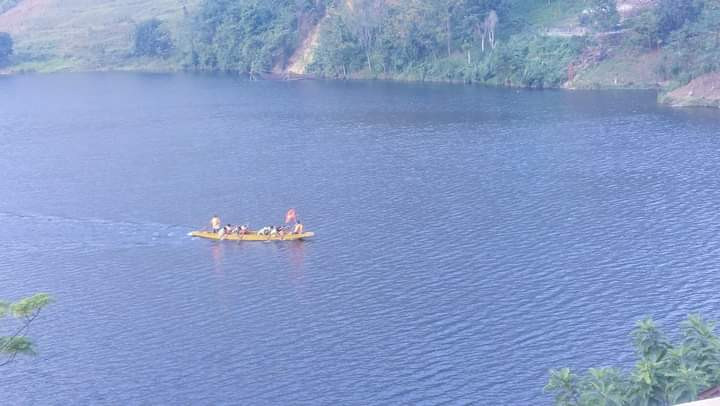 Các vận động viên tranh tài tại lễ hội đua thuyền. Các vận động viên tranh tài tại lễ hội đua thuyền.