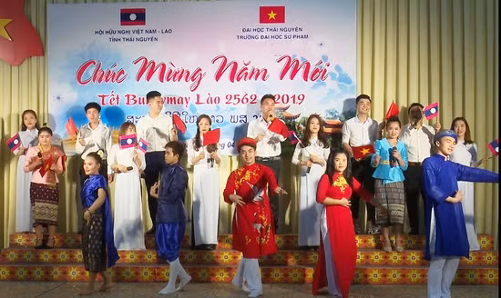 Các sinh viên Lào đang học tập, nghiên cứu tại ĐH Thái Nguyên vui Tết cổ truyền Lào Bunpimay
