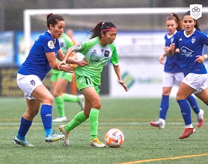 Huỳnh Như thi đấu năng nổ trong màu áo Lank FC của Bồ Đào Nha.