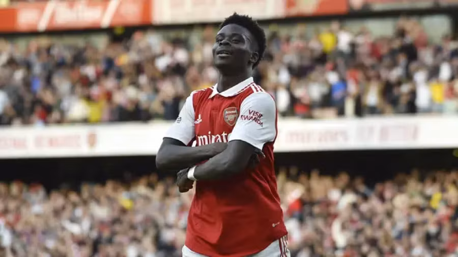 Saka nằm trong top 15 cầu thủ hưởng lương cao nhất Ngoại hạng Anh.