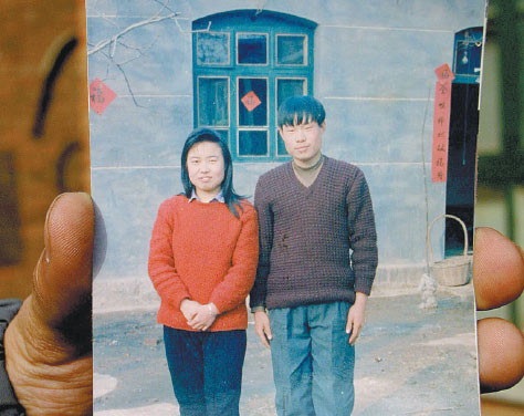 Chị Kang (trái) cùng chồng. Chị Kang (trái) cùng chồng.