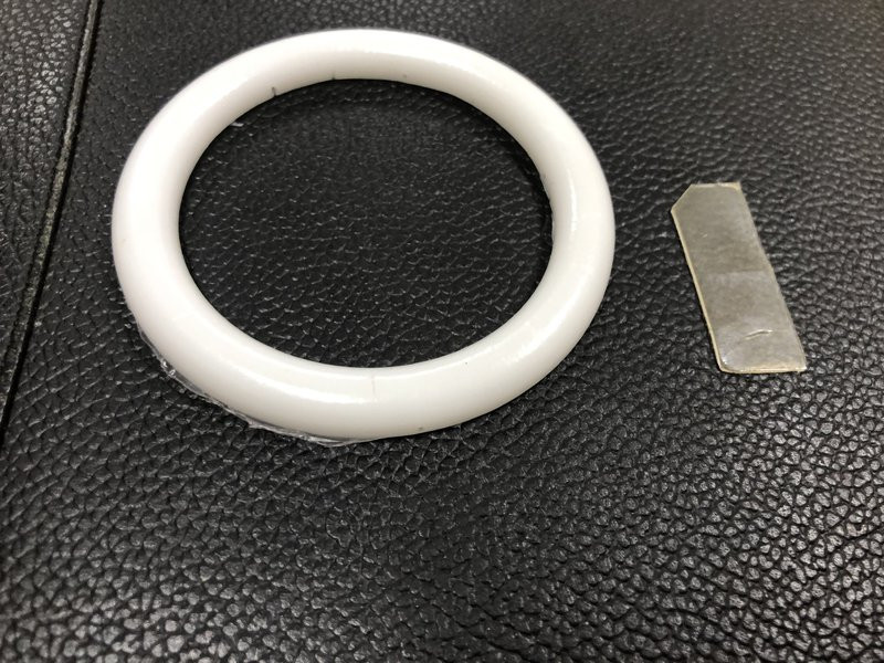 Hai mẫu sản phẩm được gia công từ vật liệu có khả năng tự lành, chống trầy xước trong quá trình đúc khuôn, gia nhiệt. Hai mẫu sản phẩm được gia công từ vật liệu có khả năng tự lành, chống trầy xước trong quá trình đúc khuôn, gia nhiệt.
