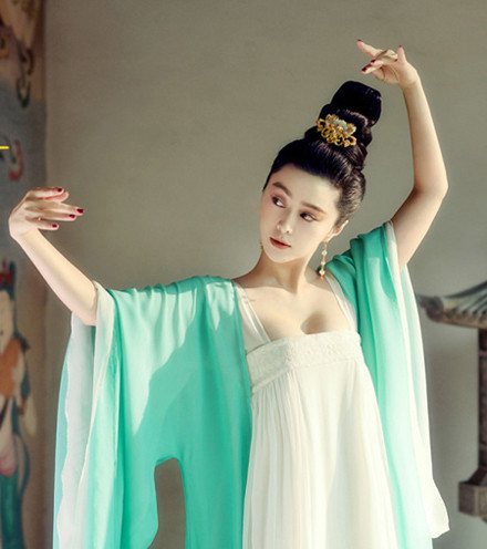 Phạm Băng Băng tiếp tục mặc hở ngực trong "Dương Quý Phi" ảnh 3