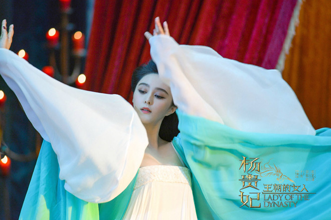 Phạm Băng Băng tiếp tục mặc hở ngực trong "Dương Quý Phi" ảnh 2