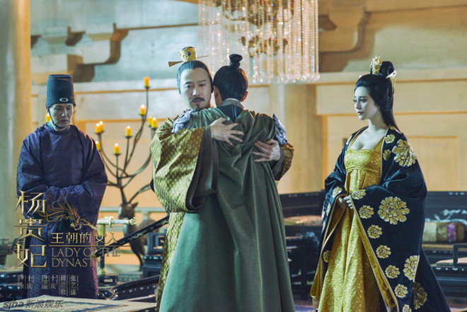 Phạm Băng Băng tiếp tục mặc hở ngực trong "Dương Quý Phi"