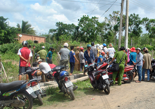 Nguoi-dan-hieu-ky-den-theo-doi-6672-1432