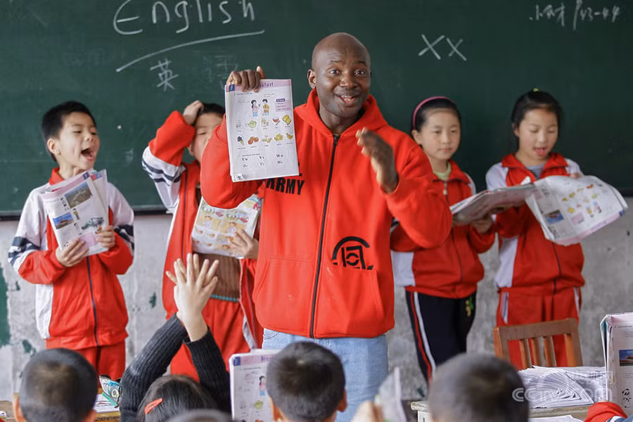 Sinh viên nước ngoài trải nghiệm văn hóa tại Trung Quốc.