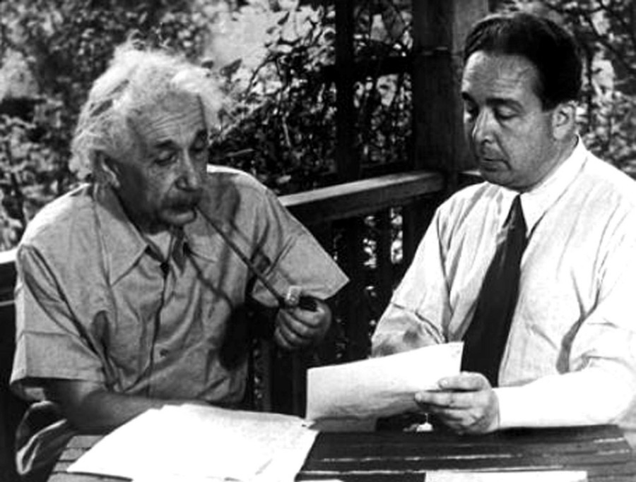 Albert Einstein và nhà vật lý Leo Szilárd (phải). Albert Einstein và nhà vật lý Leo Szilárd (phải).