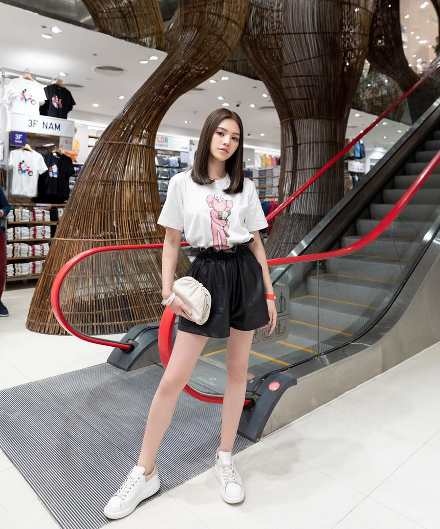 Hoa hậu từng bị hội bạn thân showbiz nghỉ chơi, tố là rich kid “rởm”, bố mẹ chỉ làm công việc bình thường bây giờ ra sao? ảnh 18 Hoa hậu từng bị hội bạn thân showbiz nghỉ chơi, tố là rich kid “rởm”, bố mẹ chỉ làm công việc bình thường bây giờ ra sao? ảnh 18