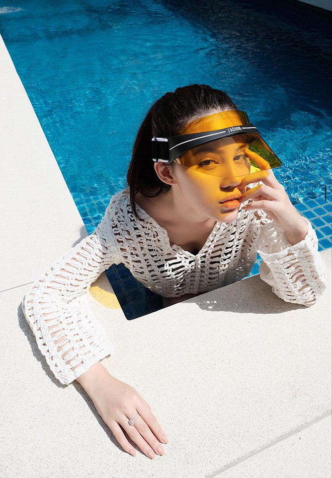 Hoa hậu từng bị hội bạn thân showbiz nghỉ chơi, tố là rich kid “rởm”, bố mẹ chỉ làm công việc bình thường bây giờ ra sao? ảnh 13 Hoa hậu từng bị hội bạn thân showbiz nghỉ chơi, tố là rich kid “rởm”, bố mẹ chỉ làm công việc bình thường bây giờ ra sao? ảnh 13