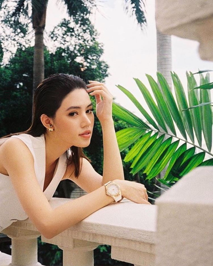 Hoa hậu từng bị hội bạn thân showbiz nghỉ chơi, tố là rich kid “rởm”, bố mẹ chỉ làm công việc bình thường bây giờ ra sao? ảnh 19 Hoa hậu từng bị hội bạn thân showbiz nghỉ chơi, tố là rich kid “rởm”, bố mẹ chỉ làm công việc bình thường bây giờ ra sao? ảnh 19