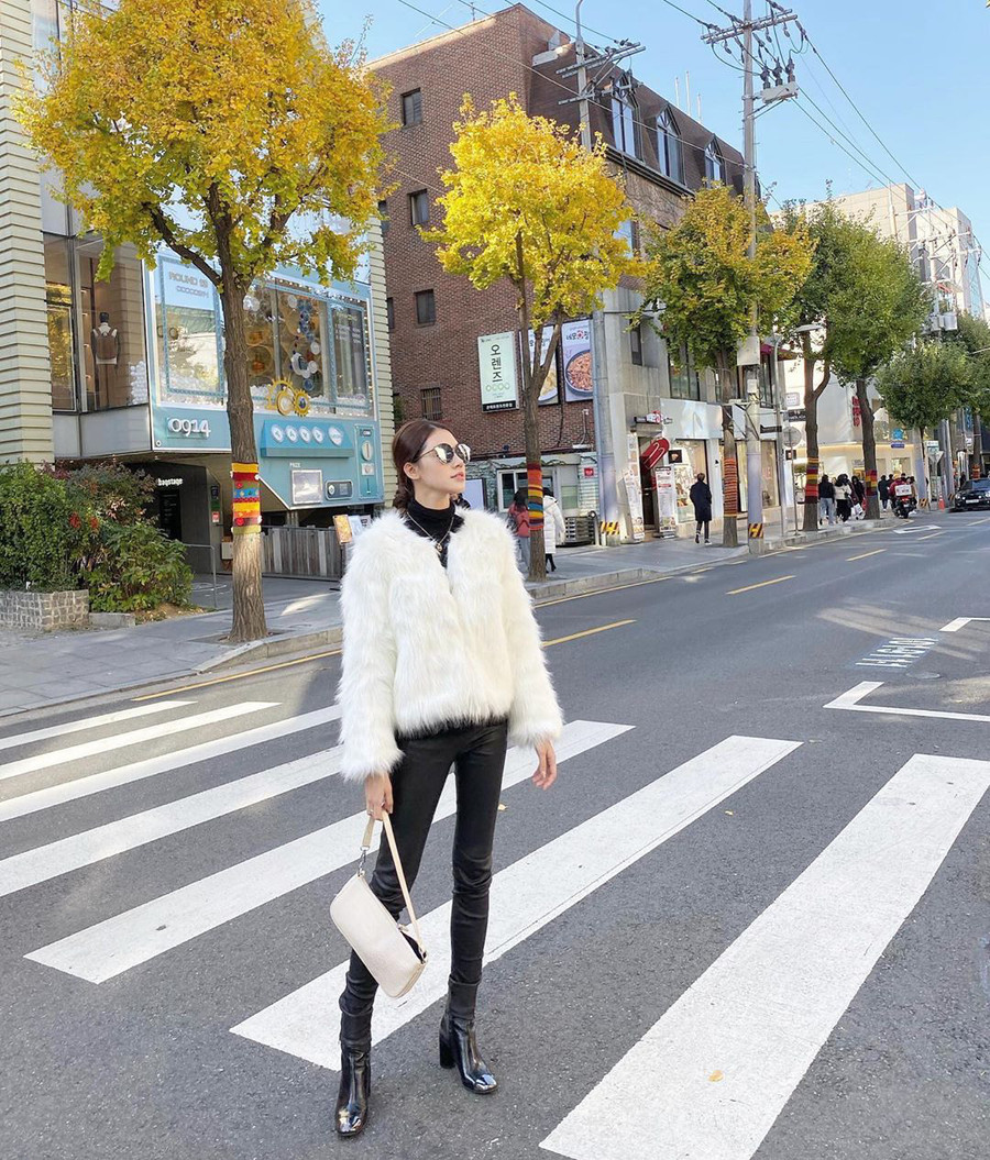 Hoa hậu từng bị hội bạn thân showbiz nghỉ chơi, tố là rich kid “rởm”, bố mẹ chỉ làm công việc bình thường bây giờ ra sao? ảnh 25 Hoa hậu từng bị hội bạn thân showbiz nghỉ chơi, tố là rich kid “rởm”, bố mẹ chỉ làm công việc bình thường bây giờ ra sao? ảnh 25