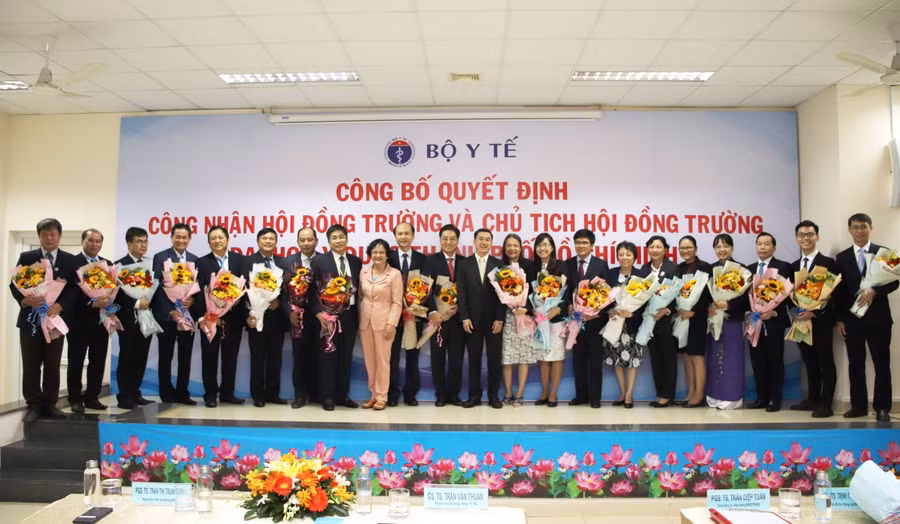 Trường ĐH Y Dược TPHCM vừa ra mắt các thành viên Hội đồng trường.