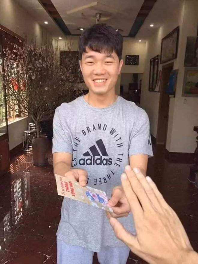 Minh Hang khoe tien mung Tet, Phan Manh Quynh li xi ban gai 123 trieu hinh anh 11 truong.jpg