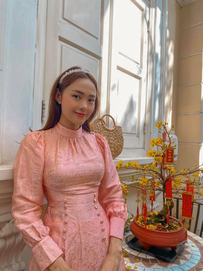 Minh Hằng khoe tiền mừng Tết, Phan Mạnh Quỳnh lì xì bạn gái 123 triệu ảnh 4 Minh Hang khoe tien mung Tet, Phan Manh Quynh li xi ban gai 123 trieu hinh anh 5 83955136_2809697345764907_9092262039815979008_o.jpg