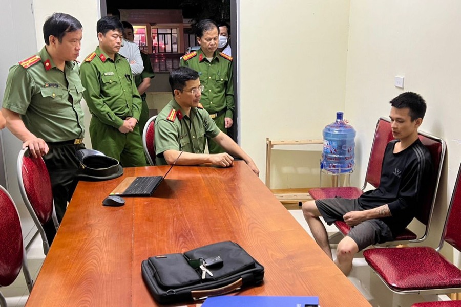 Giám đốc Công an tỉnh Hà Tĩnh trực tiếp lấy lời khai Trần Trọng Gia Bảo.