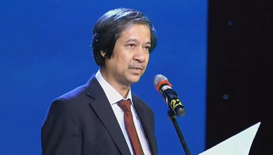 Giám đốc Đại học Quốc gia Hà Nội Nguyễn Kim Sơn phát biểu tại buổi lễ Giám đốc Đại học Quốc gia Hà Nội Nguyễn Kim Sơn phát biểu tại buổi lễ