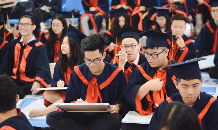 Các quốc gia có tốc độ lão hóa chậm và trình độ học vấn dưới mức trung bình có thể ưu tiên những ứng dụng công nghệ trong giáo dục để giúp dân số trẻ hơn tiếp cận giáo dục chất lượng cao.