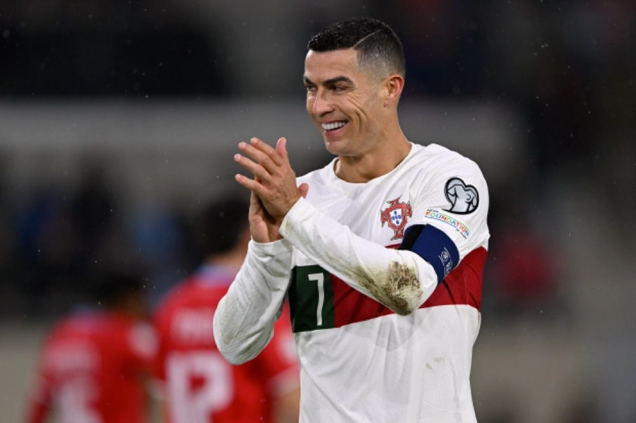 Ronaldo và bức tượng bán thân từng bị chê 'thảm hoạ'. Ronaldo và bức tượng bán thân từng bị chê 'thảm hoạ'.